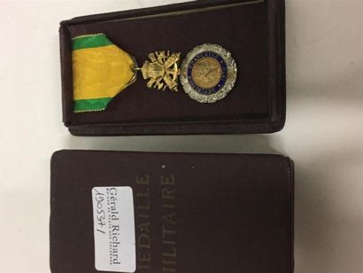 null Médaille militaire 1870, dans une boite en percaline Bordeaux 