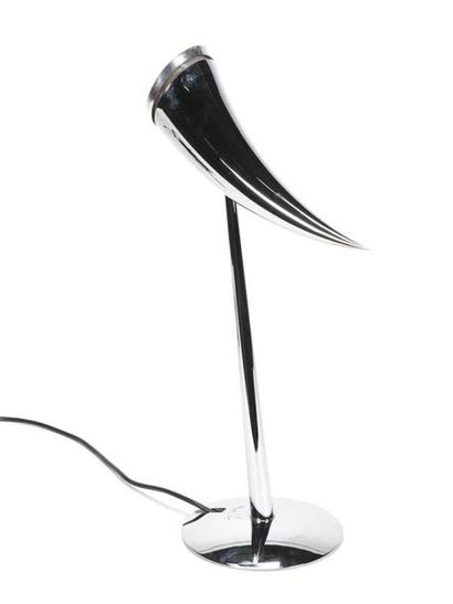null Philippe Starck (né en 1949)
Lampe modèle Ara, à structure en zamac chromé,...