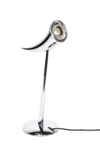 null Philippe Starck (né en 1949)
Lampe modèle Ara, à structure en zamac chromé,...