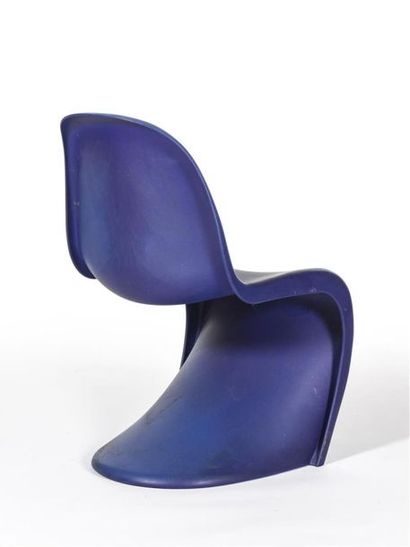 null VERNER PANTON (1926-1998)
Paire de chaises modèle Panton Chair Standard en polypropylène...