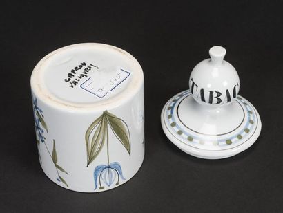 null Roger CAPRON (1922-2006) 
Pot couvert à Tabac en céramique émaillée bleu-gris...