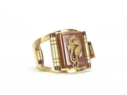 null Jean PAINLEVE
Bracelet en bronze doré orné d'un hippocampe en relief sur un...