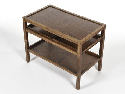 null TRAVAIL 1950
Table d'appoint en placage de bois à trois plateaux dont un plateau...