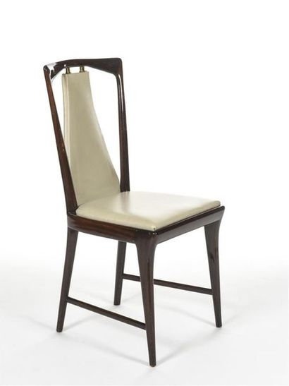 null Osvaldo BORSANI (1911-1985) 
Suite de sept chaises à structure en acajou verni,...