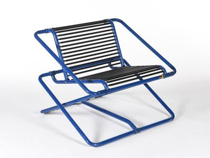 null RON ARAD (1951)
Rare fauteuil dit Rocking Chair à structure en métal laqué bleu,...