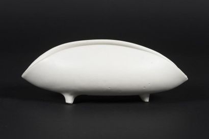 null Roger CAPRON (1922-2006)
Coupe tripode en céramique émaillée blanche à décor...