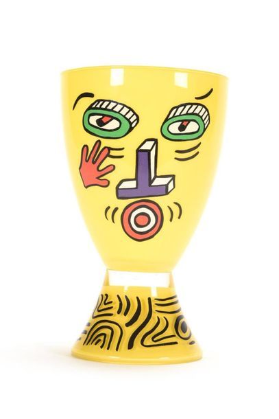 null Nathalie Du PASQUIER (Née en 1957) 
Vase en verre de couleur jaune à décor d'une...