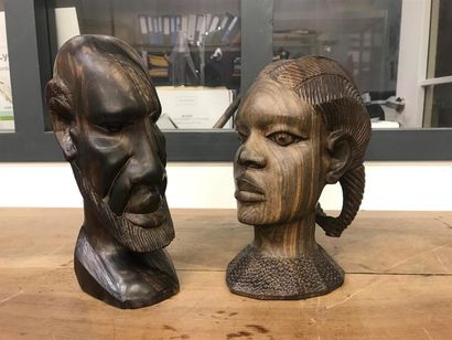 null NIGERIA, Deux bustes en macassar sculptés 
H : 20 cm
