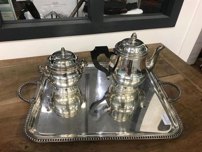 null ERCUIS Théière et sucrier en métal argenté, 
joint un plateau à thé à décor...