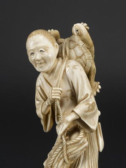 null JAPON ,okimono en ivoire très finement sculpté d'un pêcheur portant une tortue...