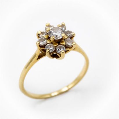 null Bague marguerite en or jaune (750) 18K sertie de 9 diamants taille moderne....
