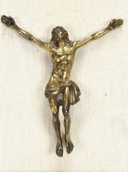 null Christ en bronze doré finement ciselé visage levé, perizonium cours retenu par...