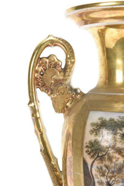 null Vase balustre peint figurant Homère et un paysage romantique au revers
19ème...