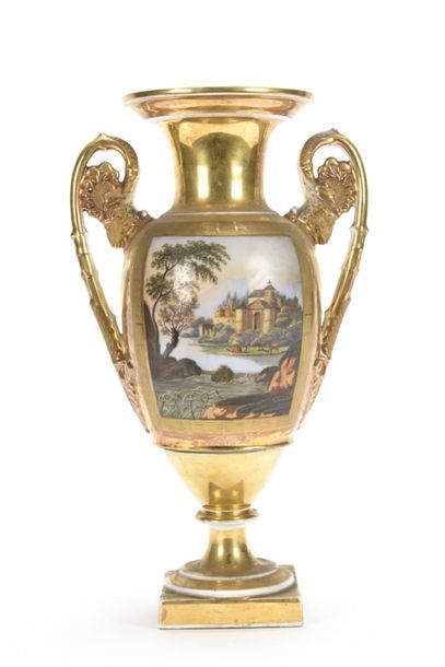null Vase balustre peint figurant Homère et un paysage romantique au revers
19ème...