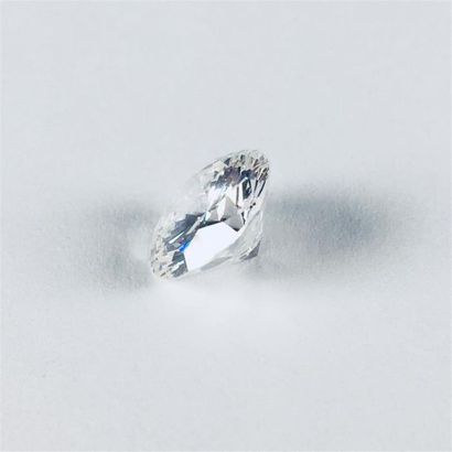 null Bague en platine griffée d'un diamant taille moderne de 3,52 carats environ....