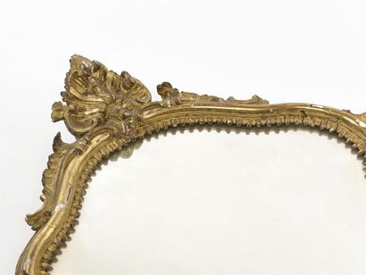 null Paire de miroirs en bois doré
19ème siècle
77 x 44 cm (accident à l'un des ...