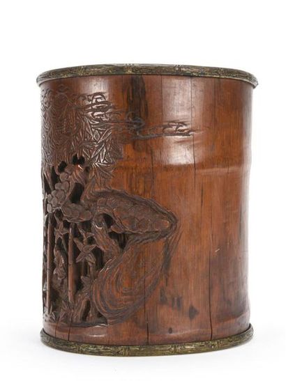 null Pot à pinceaux dit Bitang en bois sculpté de sages dans une forêt de bambou....