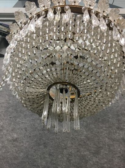 null Baccarat 
Lustre à pampilles en cristal
H : 66 cm