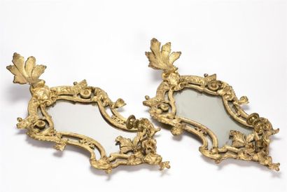 null Paire de miroirs formant appliques en bois doré 
H : 77 - L : 40 cm