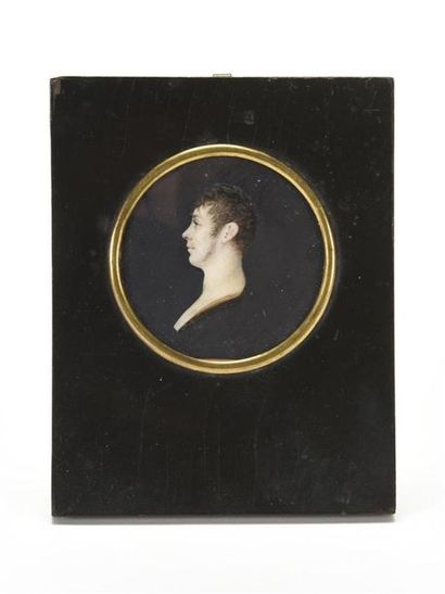 null Ecole française vers 1820, 
Portrait d'homme en buste
miniature circulaire sur...