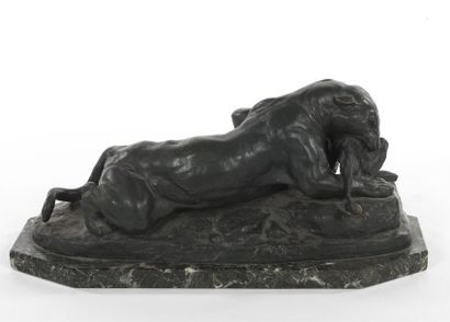 null Antoine Louis BARYE (1796-1875)
Tigre dévorant un lièvre, épreuve en bronze...