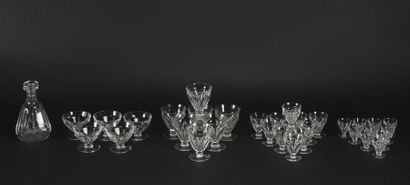 null BACCARAT 
Service de verre en cristal taillé
modèle Talleyrand
environ 30 pièces...