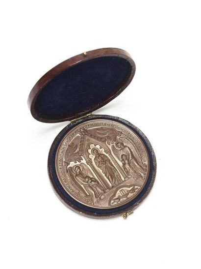 null Belle médaille en bronze religieuse
D. 7 cm 