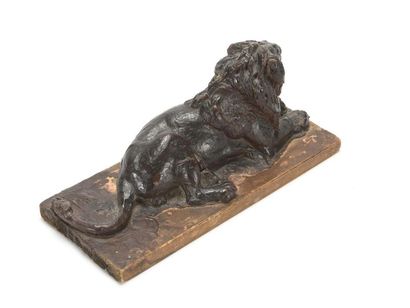 null Lion couché, modelo en cire sur plaquette de bois
H: 13.5 - L: 27.5 P : 11.5...