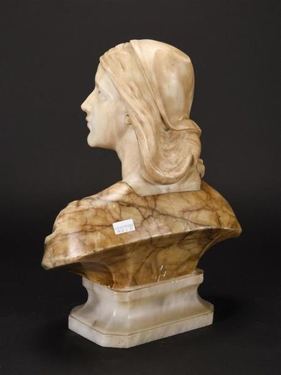 null PUGI
Buste en marbre de Carrare et marbre veiné
Socle en marbre
H : 59 cm