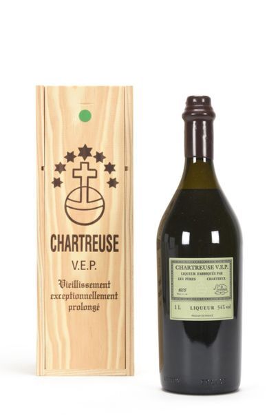 null 1 B CHARTREUSE VERTE VEP (Caisse Bois) 100 Cl 54% mise en bouteille en 2018...