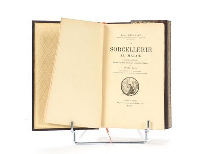 null MAUCHAMP (Émile) : La Sorcellerie au Maroc. Paris, Dorbon-Ainé 1911. Un volume.

14...