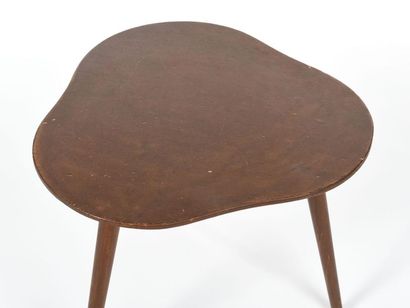 null TRAVAIL 1950
Petite table enfant et sa chaise en bois. 
Chaise H: 56 cm - P:...