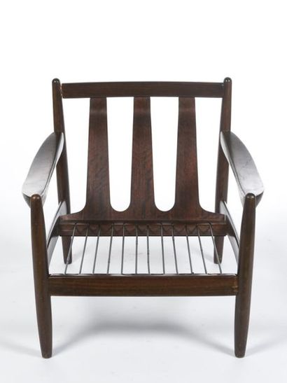 null Grete JALK (1920-2006) Attribué à 
Paire de fauteuils à structure en hêtre teinté...