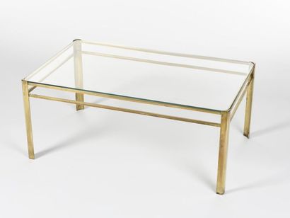 null Jacques QUINET (1918-1992) 
Table basse à plateau rectangulaire en verre transparent...