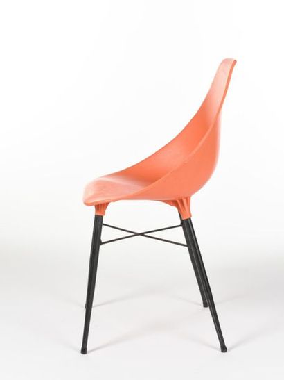 null PLAXICO 
Suite de quatre chaises en plastique moulé de différentes couleurs...