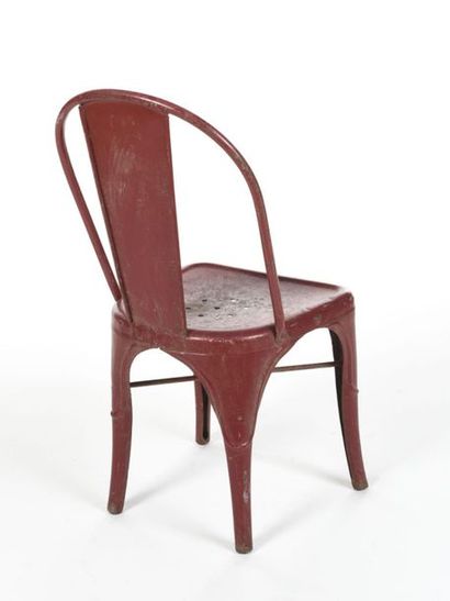 null Xavier PAUCHARD (1880-1935)
Chaise basse empilable modèle A en tôle peinte de...