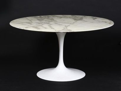 null Eero SAARINEN (1910-1961)
Table de salle à manger modèle Tulipe à plateau circulaire...