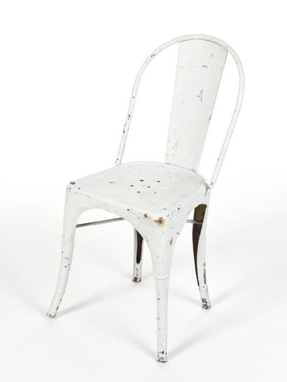 null Xavier PAUCHARD (1880-1935)
Chaise empilable modèle A en tôle peinte de couleur...