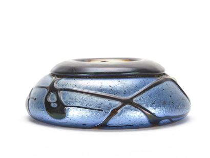 null Michèle LUZORO ( Née en 1949)
Vase de forme boule aplatie à col renflé en verre...
