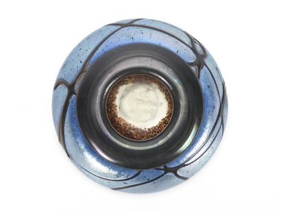 null Michèle LUZORO ( Née en 1949)
Vase de forme boule aplatie à col renflé en verre...