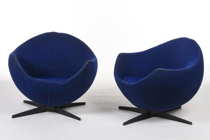 null Pierre GUARICHE (1926-1995) 
Paire de fauteuils pivotant modèle "Mars" 
Assise...