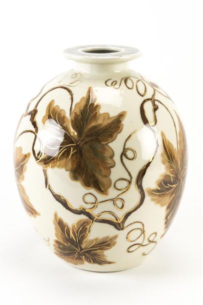 null THARAUD vase en porcelaine à décor émaillé et doré
H :28 cm
