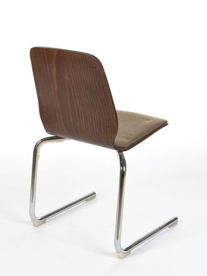 null FLOTOTTO Editeur
Suite de quatre chaises Pagholz en bois contreplaqué et métal...