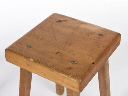 null Charlotte PERRIAND (1903-1999)
Rare paire de tabourets à assise carrée et piètement...