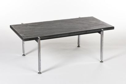 null TRAVAIL 1970
Table basse à structure en aluminium chromé et plateau rectangulaire...