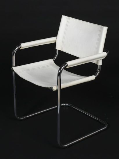 null ARCO ITALIA
Suite de six fauteuils à structure tubulaire en métalchromé, assise...