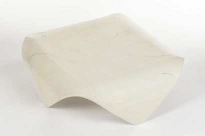 null TRAVAIL 1970
Table basse en fibre de verre et résine polyester blanche
H: 35...