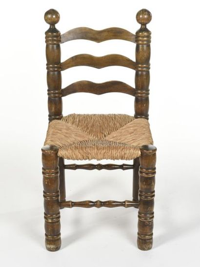 null TRAVAIL FRANÇAIS 1950
Suite de six chaises à structure en chêne teinté aux montants...