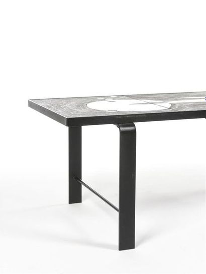 null Dans l'esprit de Guidette CARBONELL
Table basse à structure en métal laqué noir...