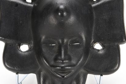 null Roger CAPRON (1922-2006)
Masque Africain en céramique émaillée noire.
Circa...